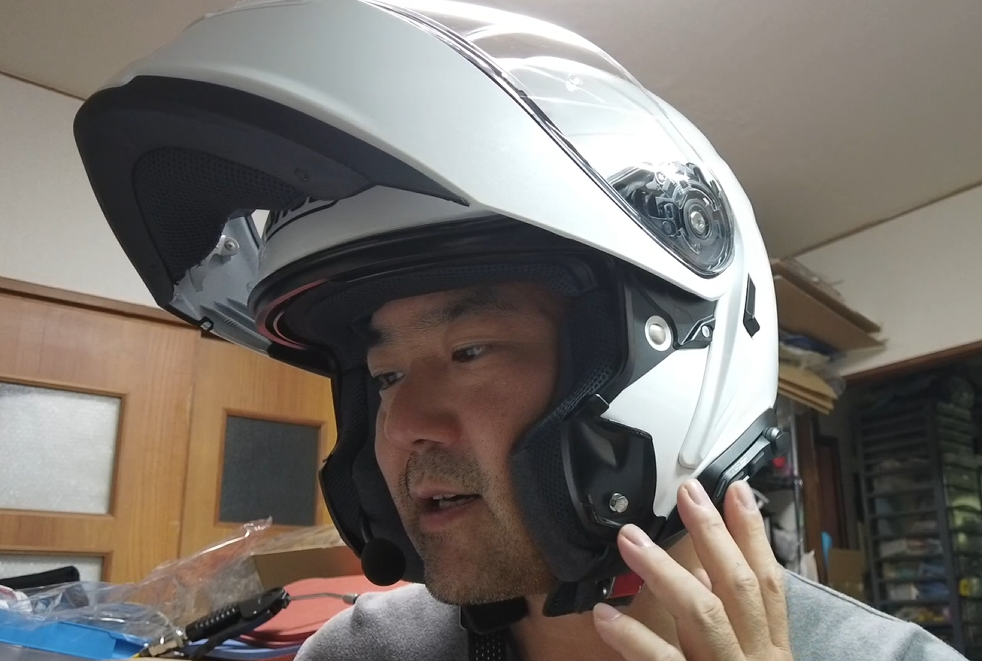 NEOTEC3の簡単な紹介: 高い安全性と快適性を兼ね備えたツーリング向けヘルメット。