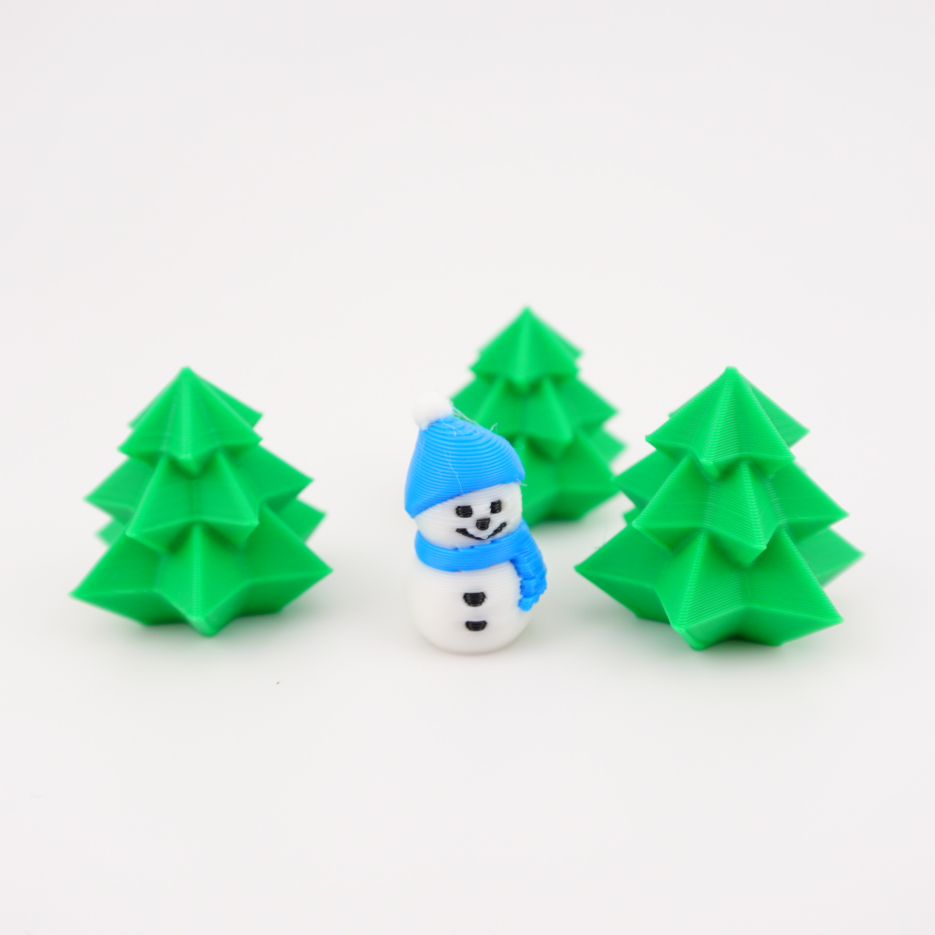 【3Dプリント】デスクに小さな冬が到来！かわいい雪だるまとモミの木を作ってみました